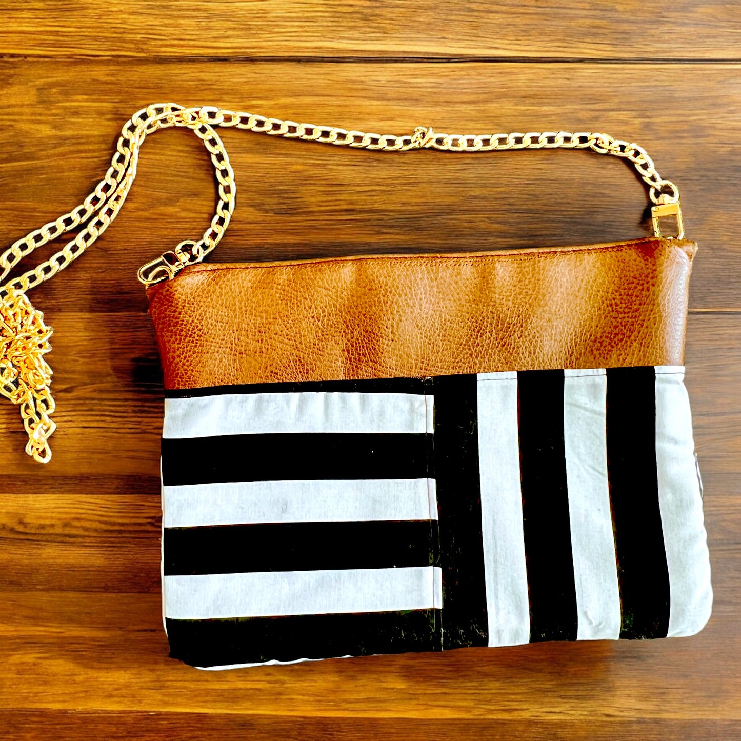 B/W Stripes Print “Karsyn” Crossbody Purse